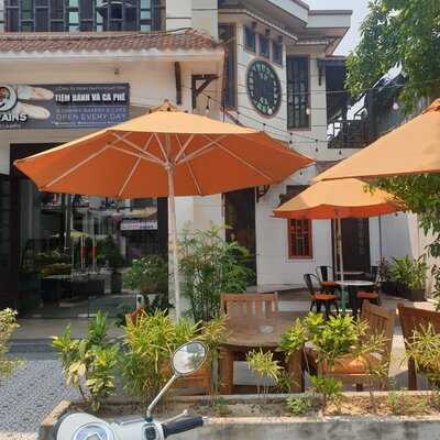 9 Grains Bakery & Cafe