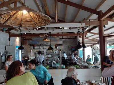 Nhà Hàng & Bar White Sail