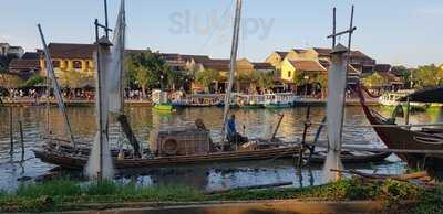 Uncle Dai's River Boat Bar