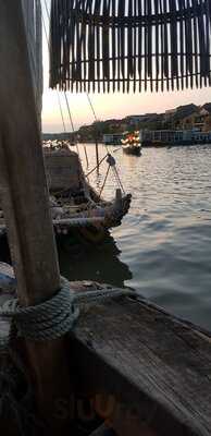 Uncle Dai's River Boat Bar