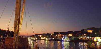 Uncle Dai's River Boat Bar