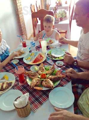 Quán Ăn Yến Nhi Nguyễn . Кафе - ЧайКа