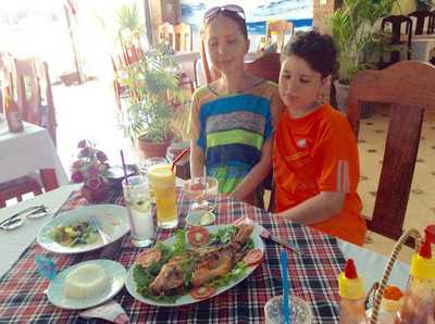 Quán Ăn Yến Nhi Nguyễn . Кафе - ЧайКа