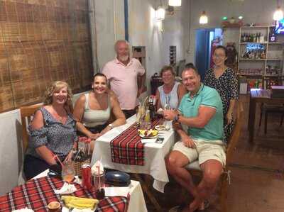 Simple Bar And Restaurant (rose's Kitchen)