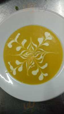 Ngoc Tuyet Bar And Restaurant