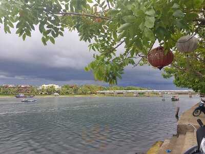 Nhà Hàng Sông Thu