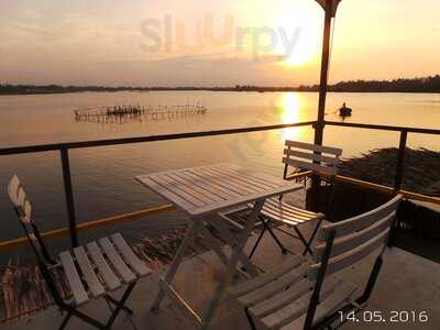 De Vong Riverside Restaurant