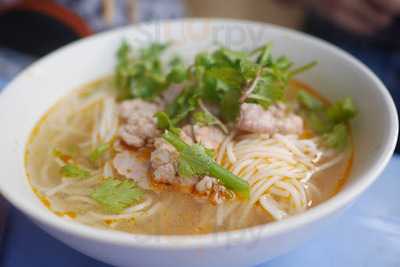 Mai Rice Noodles Soup