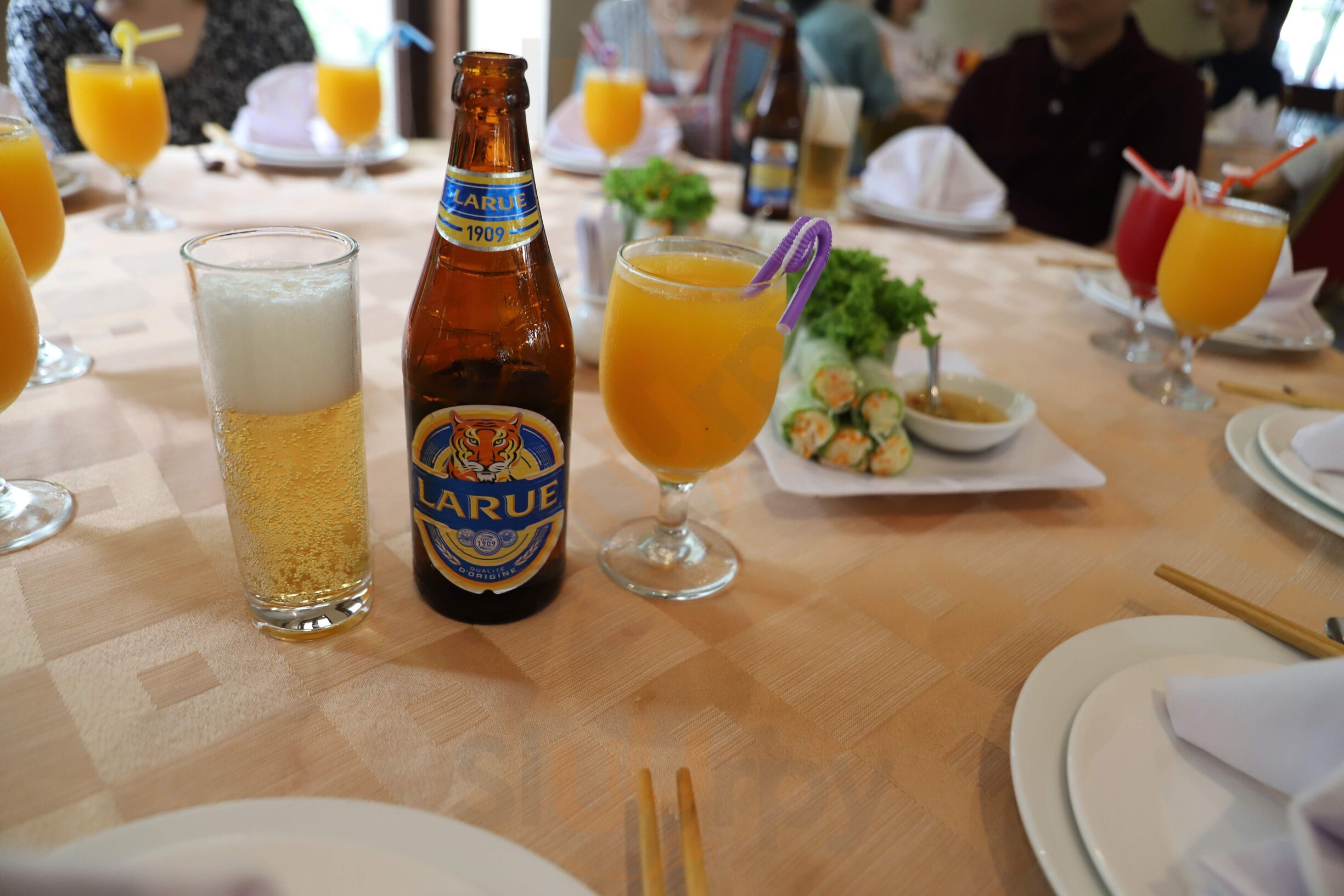 Nhà Hàng Gỗ Đá