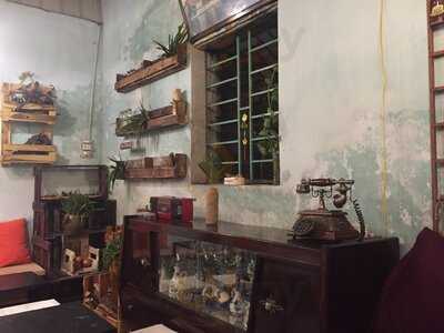 Tiệm Cà Phê Phai Phố