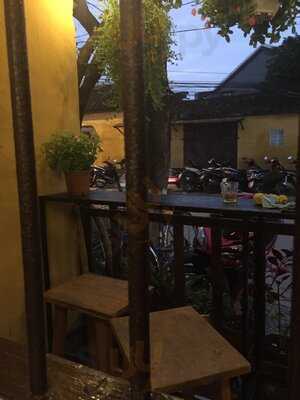 Tiệm Cà Phê Phai Phố