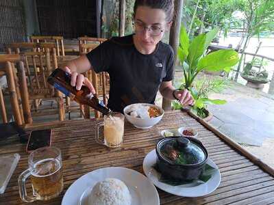 Breeze Restaurant And Basket Boat