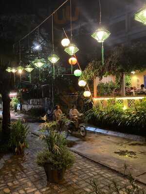 Nhà Hàng Hoa Hiên