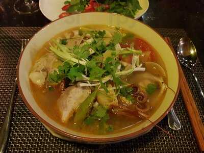 Nhà Hàng Đèn Lồng Phố