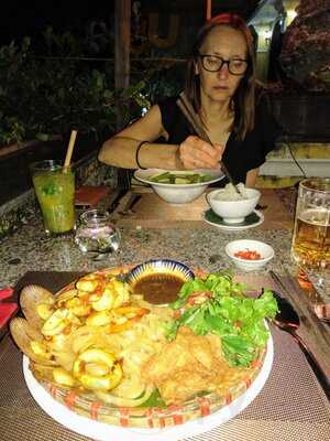 Nhà Hàng Đèn Lồng Phố