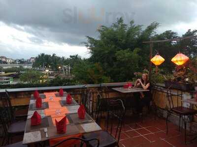 Nhà Hàng Đèn Lồng Phố