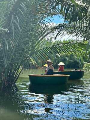 The Basket Boat Cafe & Restaurant