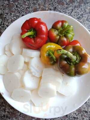 Tròn Cafe & Vegetarian