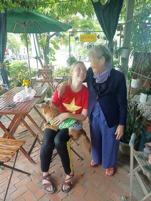 Tròn Cafe & Vegetarian