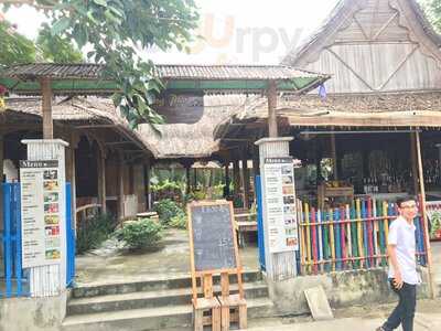 Forest Town Coffee & Fruits