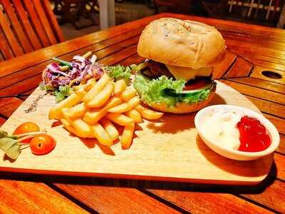 Nhà Hàng Lá - Pizza & Burger - Pasta