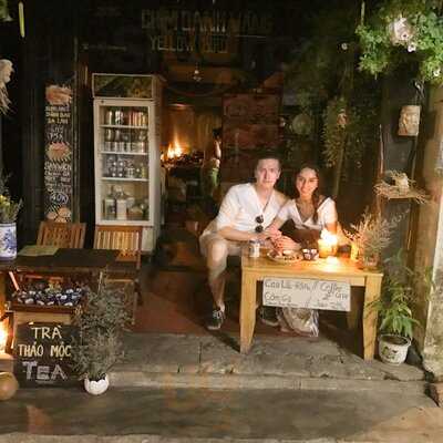 Nhà Hàng Yellow Bird