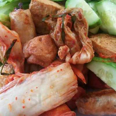 Quan Luat Vietnamese Food