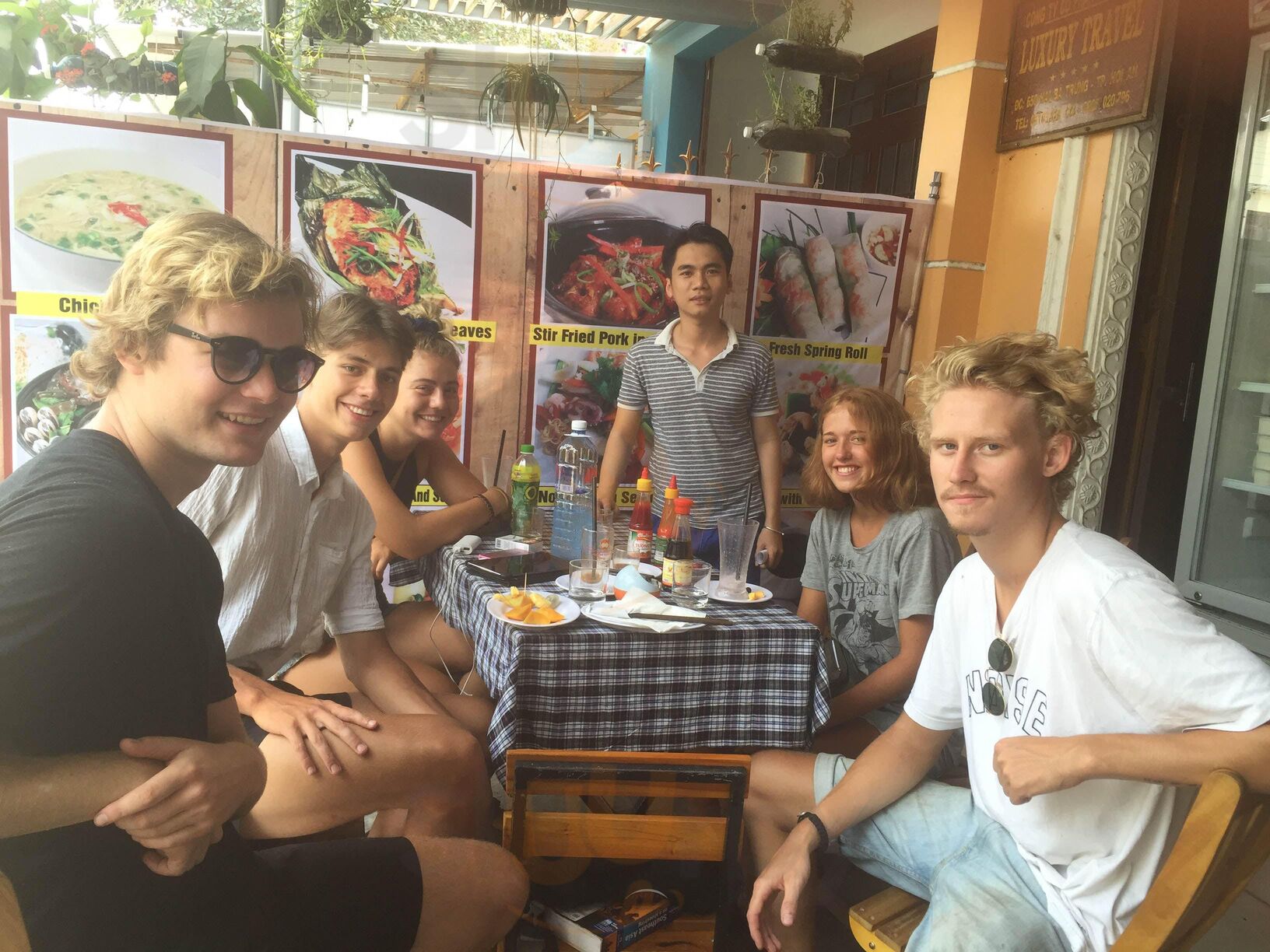 Quán Viet Nam Local Food