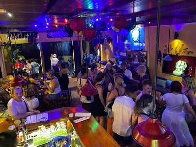 Dive Bar & Restaurant