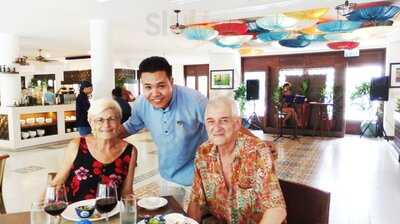 Four Plates Restaurant