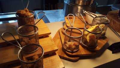 Four Plates Restaurant