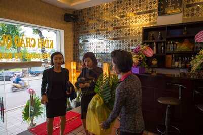 Nhà Hàng Sen Vàng