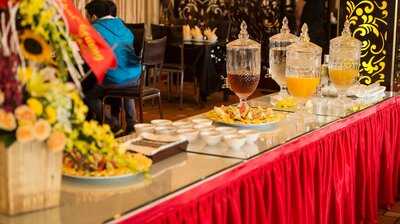 Nhà Hàng Sen Vàng