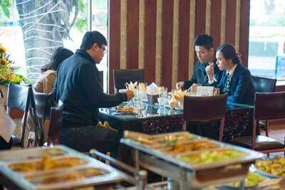 Nhà Hàng Sen Vàng