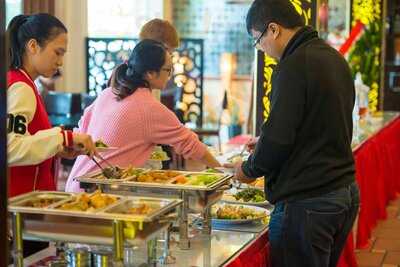 Nhà Hàng Sen Vàng