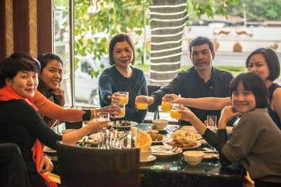 Nhà Hàng Sen Vàng