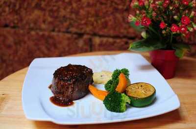 Louis Restaurant & Bar