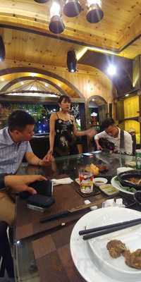 Nhà Hàng Thống Gia