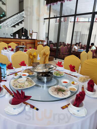 Nhà Hàng Nga Luận