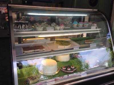 Friends Bakery And Cafe