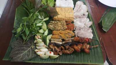 Ông Hoàng Bún Đậu