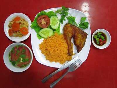 Cơm Gà Hồng Ngọc