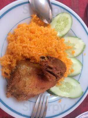 Cơm Gà Hồng Ngọc