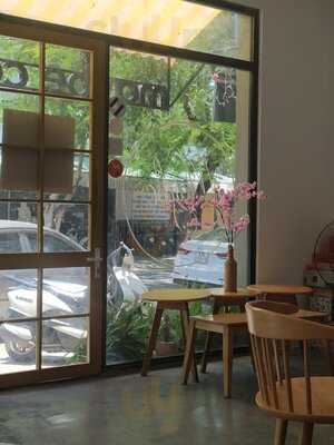 Maybe - Cafe & Drinks