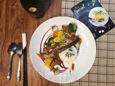 Nhà Hàng The Salmon