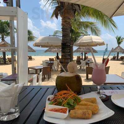 The Holiday – Beach Club