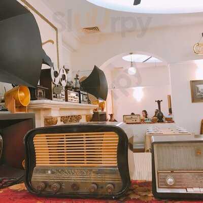 Nhà Hàng Đông Dương