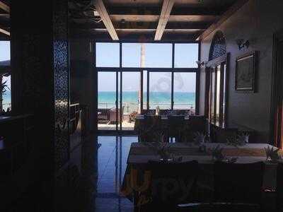 Nhà Hàng Con Cá Vàng