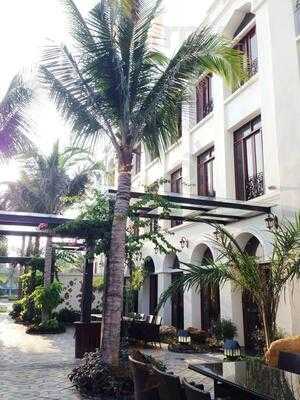 Nhà Hàng Con Cá Vàng