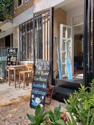 Quán Cà Phê & Ăn Sáng Mini